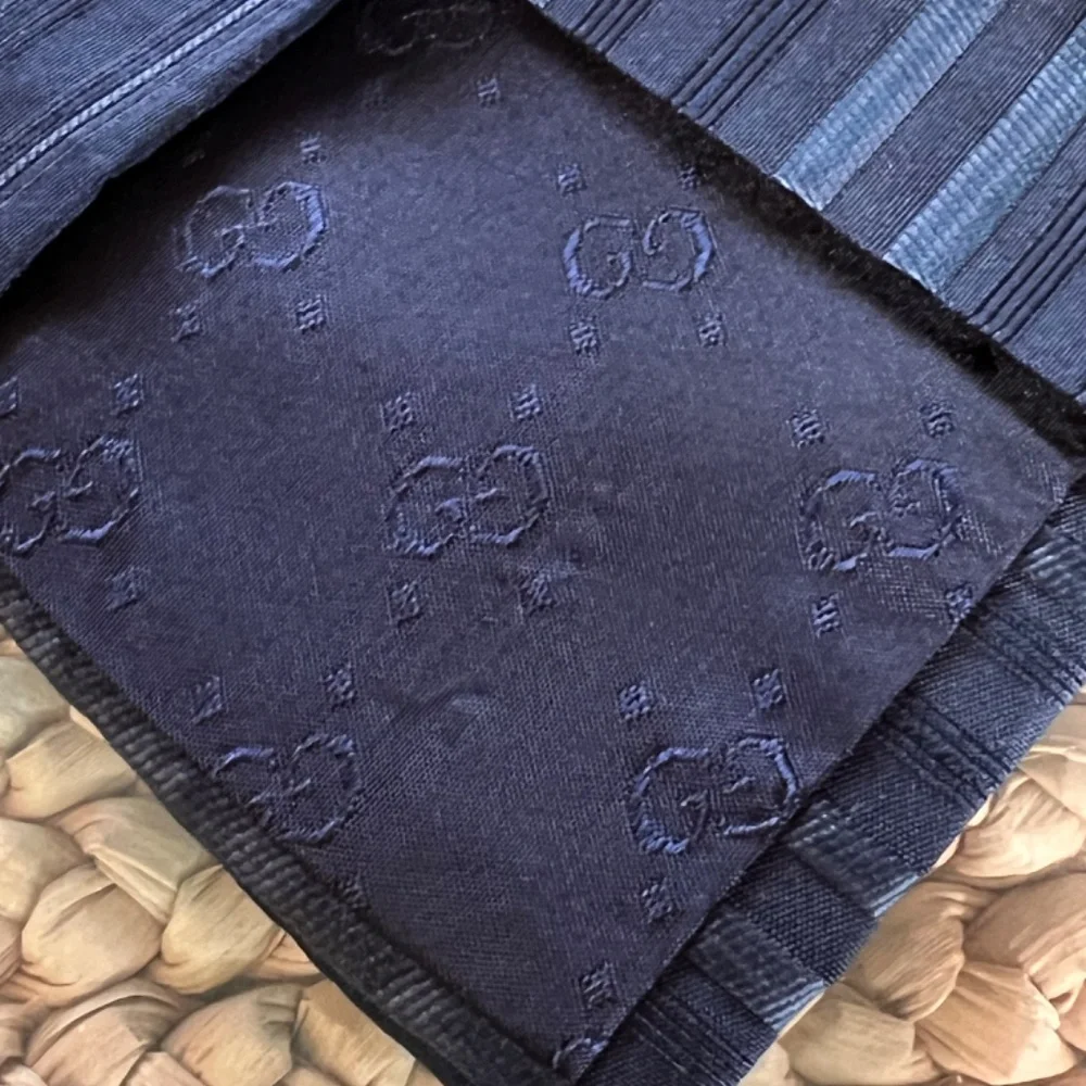 GUCCI Classic Designer Logo Tie 100% Silk Made in Italy - Picture 7 of 8